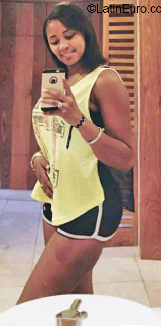 Date this tall Dominican Republic girl Gaby from Santo Domingo DO32651