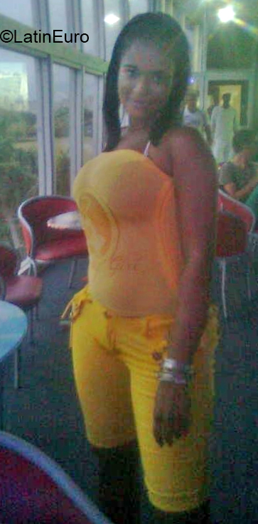 Date this young Cuba girl Yumi from Havana CU330