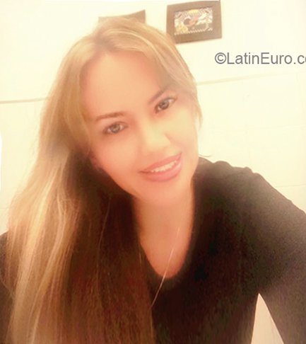 Date this happy Colombia girl Andrea from Medellin CO24000