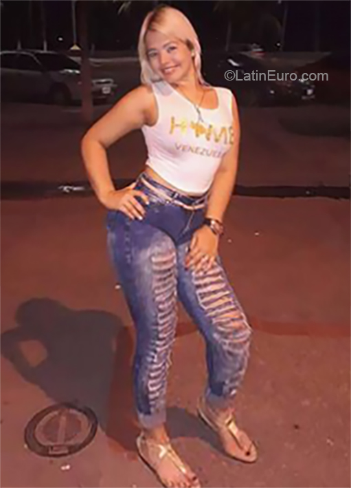 Date this funny Venezuela girl Ivana from Cabimas VE1720