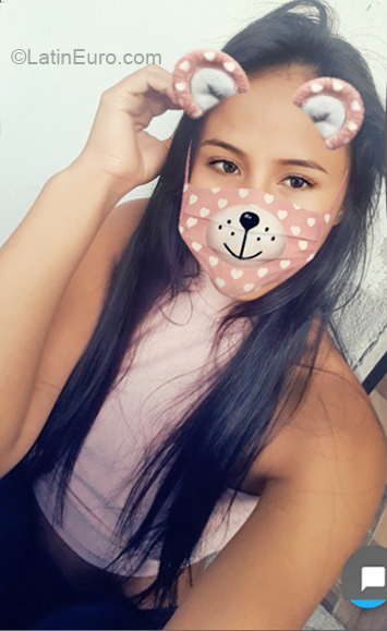 Date this athletic Colombia girl Lorena from Medellin CO24021