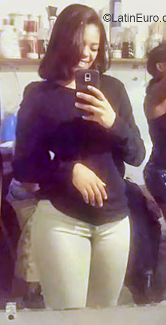 Date this passionate Dominican Republic girl Nicaury from Santo Domingo DO32743