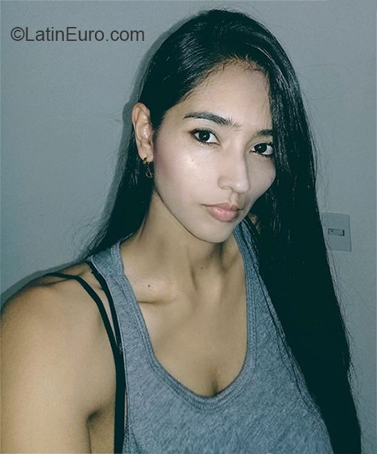 Date this foxy Colombia girl Fernanda from Medellin CO24036
