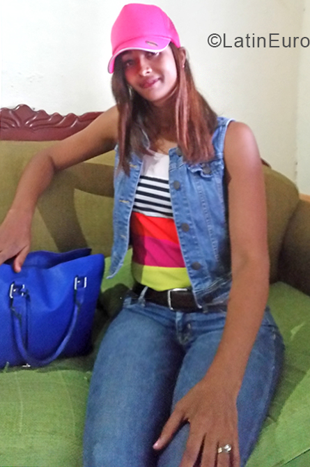 Date this attractive Dominican Republic girl Luz from Santiago DO32794