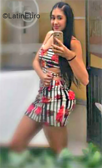 Date this happy Colombia girl Yekia from Villavo CO24071