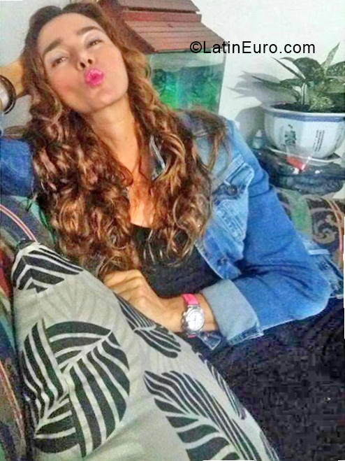 Date this beautiful Colombia girl Emisin from Medellin CO24080