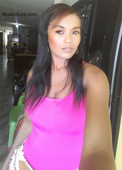 Date this gorgeous Colombia girl Karen from Remedios CO24101