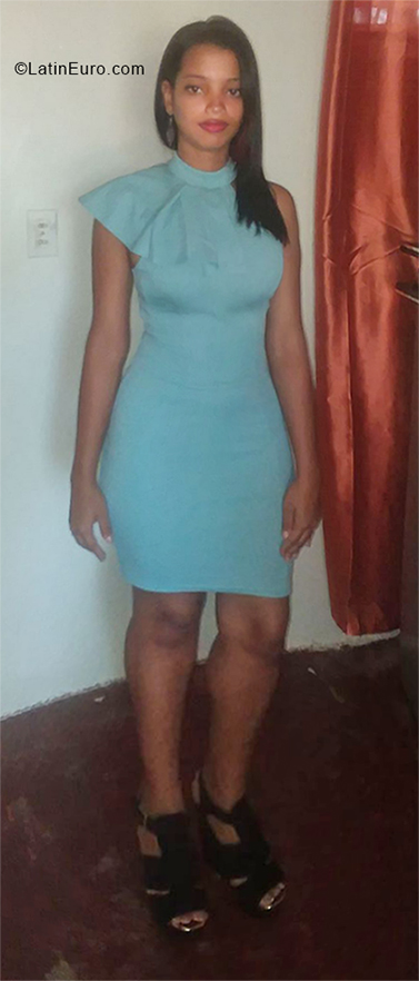 Date this beautiful Dominican Republic girl Derelis from Santo Domingo DO32852