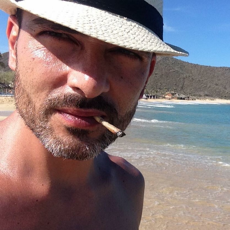 Date this tall Italy man Roberto from La Paz IT306