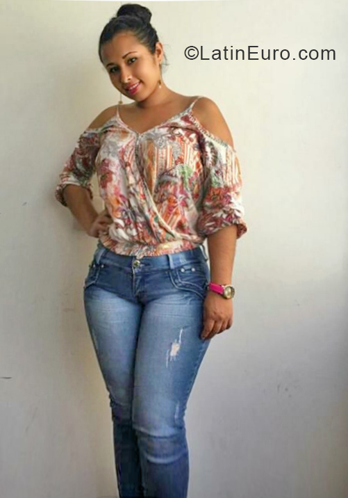 Date this hard body Colombia girl Angelica from Bogota CO24134