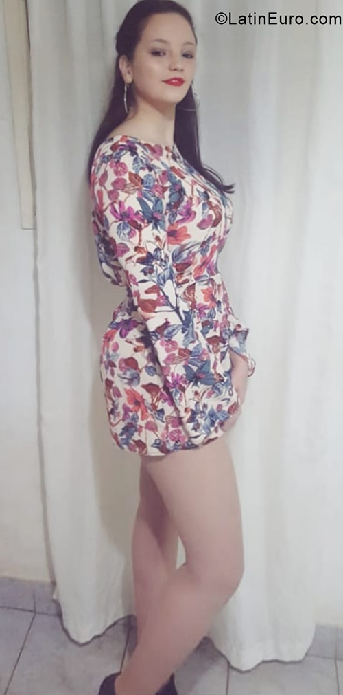 Date this nice looking Argentina girl Bela from Cordoba AR144