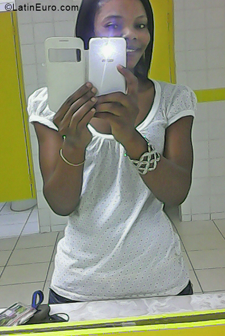 Date this young Jamaica girl Samantha from Kingston JM2593