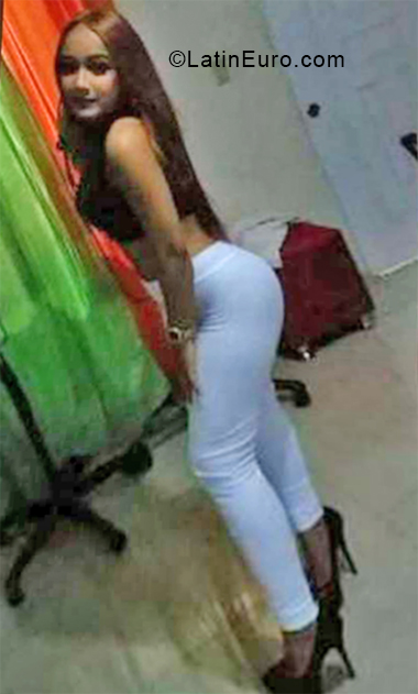 Date this charming Dominican Republic girl Adriana from Santo Domingo DO32915