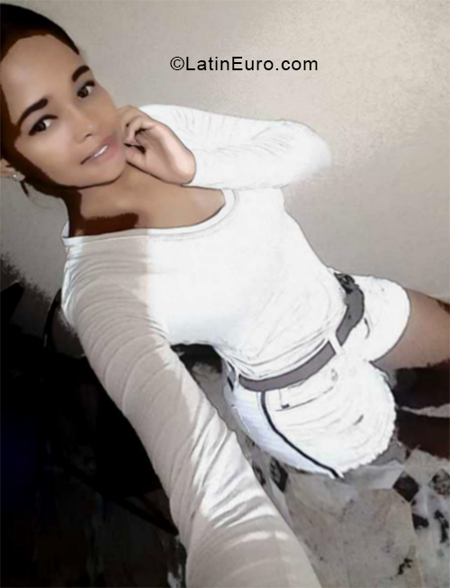 Date this pretty Dominican Republic girl Doika from Santiago DO32942