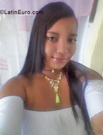 Date this hard body Colombia girl Samara from Cartago CO24164
