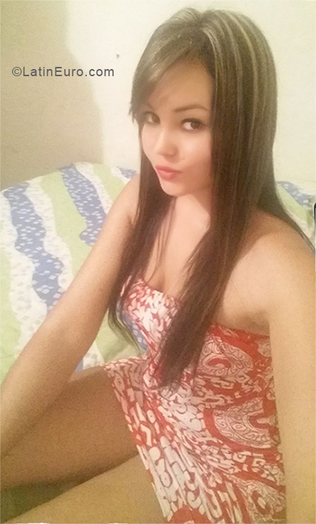 Date this georgeous Colombia girl Desneidi from Fresno CO24179