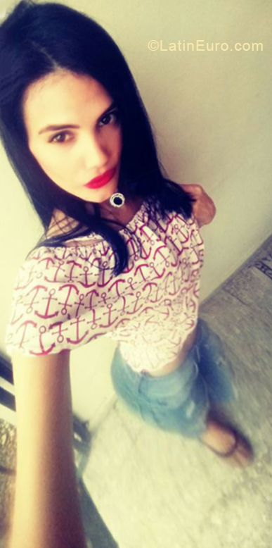 Date this gorgeous Dominican Republic girl Mariel from Santiago DO32968