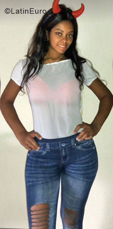 Date this voluptuous Colombia girl Xx from Medellin CO24202