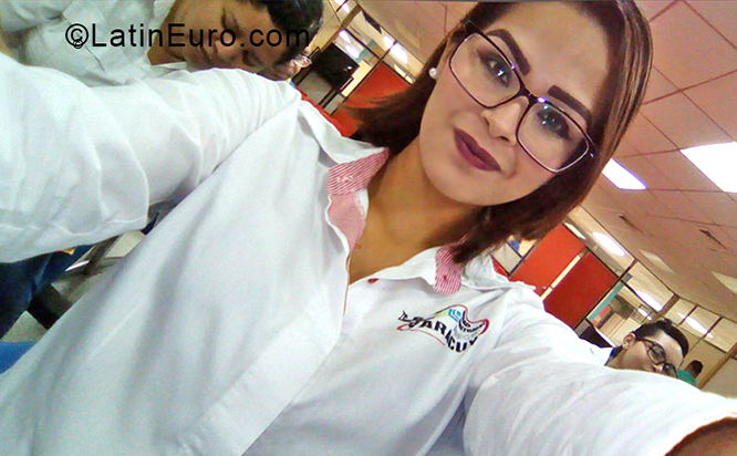 Date this nice looking Venezuela girl Eduii from Caracas VE2117