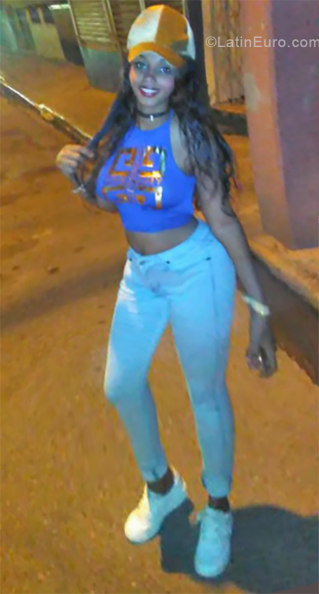 Date this gorgeous Dominican Republic girl Rosa from Santo Domingo DO33007