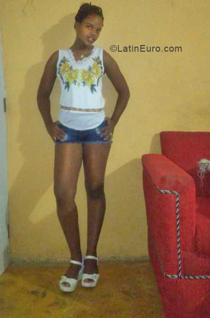 Date this happy Dominican Republic girl Yoleny from Santo Domingo DO33047