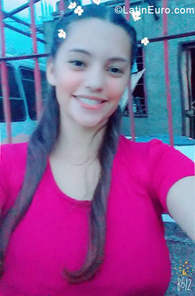 Date this foxy United States girl Yogelys from Miami US19490