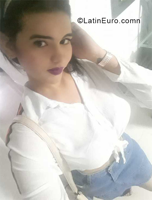 Date this nice looking Colombia girl Daniela from Barranquilla CO25159