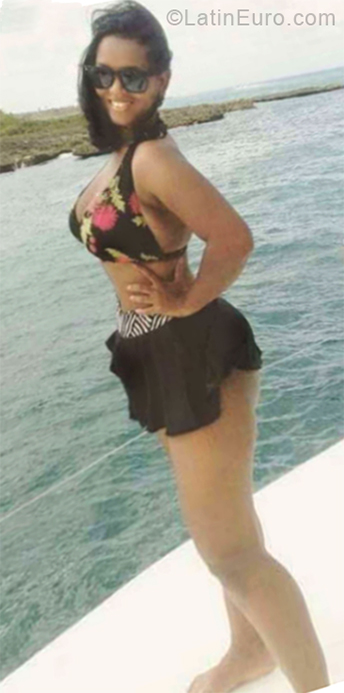 Date this attractive Dominican Republic girl Maria from Santo Domingo DO33070