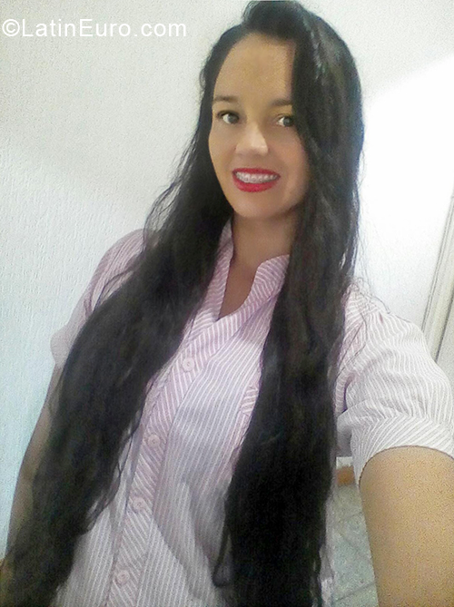 Date this happy Colombia girl July from Villavicencio CO24277