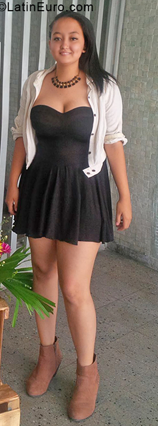 Date this young Colombia girl Dayana from Medellin CO24915