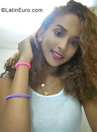 Date this funny Dominican Republic girl Mayrly from Santiago DO33106