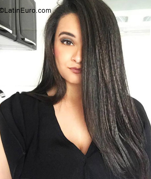 Date this voluptuous Brazil girl Barbara from Rio De Janeiro BR11079