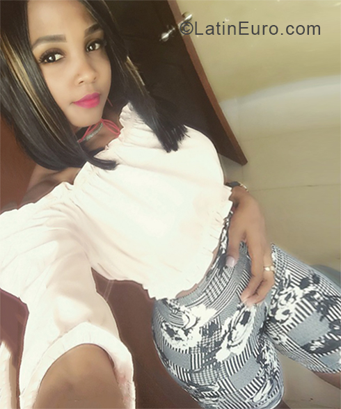 Date this charming Dominican Republic girl Wilmerie from Santo Domingo DO33115