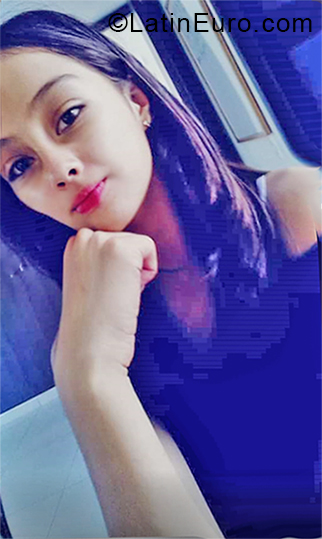 Date this nice looking Colombia girl Laura from Ibaque CO24316