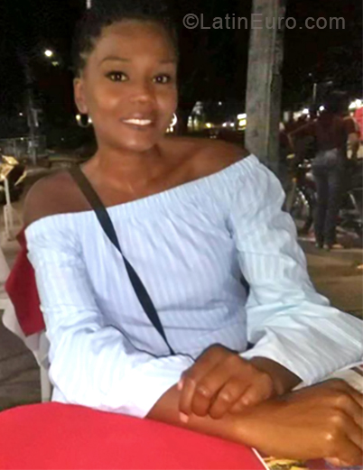 Date this exotic Colombia girl Tatis from Cali CO24317