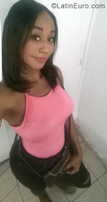 Date this attractive Colombia girl Claudia from Cali CO24425