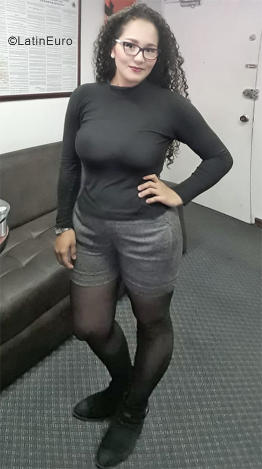 Date this good-looking Colombia girl Leidy from Bogota CO24328