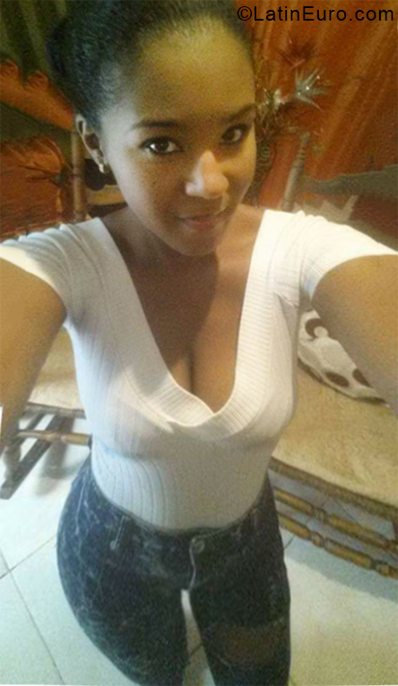 Date this funny Dominican Republic girl Wanderlin from Santo Domingo DO33191