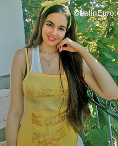 Date this delightful Cuba girl Leydis from Pinar Del Rio CU734