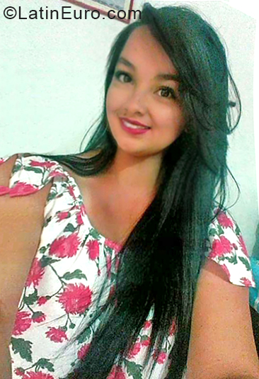 Date this voluptuous Colombia girl Veronica from Medellin CO24411