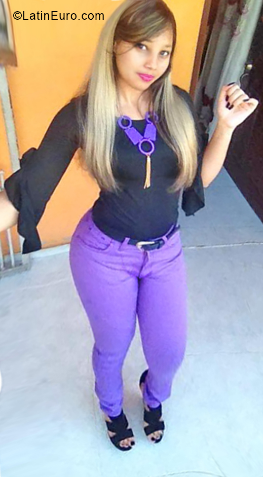 Date this tall Dominican Republic girl Wendolin from Santiago DO33217