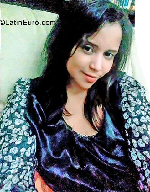 Date this athletic Dominican Republic girl Astris from Santo Domingo DO33271
