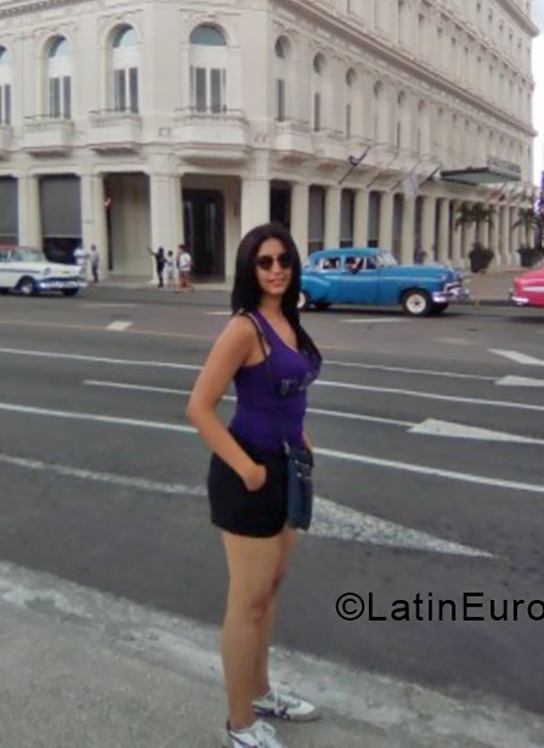 Date this lovely Cuba girl Beatriz from Holguin CU405