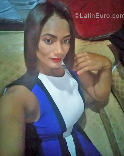 Date this gorgeous Dominican Republic girl Elisa from Santiago DO33290