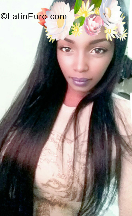 Date this attractive Dominican Republic girl Esther from Santo Domingo DO33297