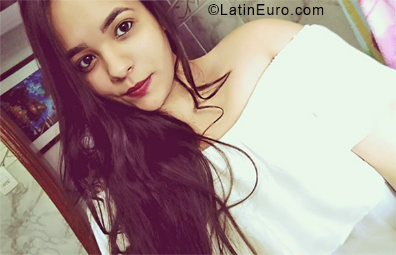 Date this gorgeous Brazil girl Laura from Varginha BR10690