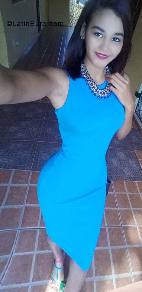 Date this sensual Dominican Republic girl Andrea from La Romana DO33340