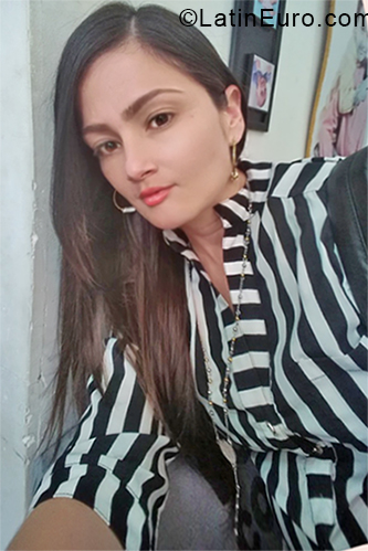 Date this funny Colombia girl Marcela from Bogota CO24494