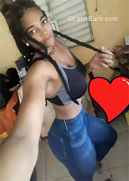 Date this exotic Dominican Republic girl Yafreisi from Santo Domingo DO33357