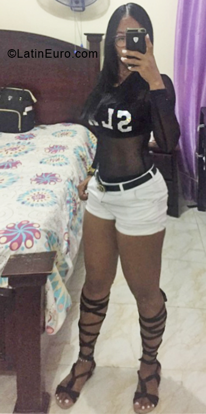 Date this stunning Dominican Republic girl Yanadys from Santiago DO33359